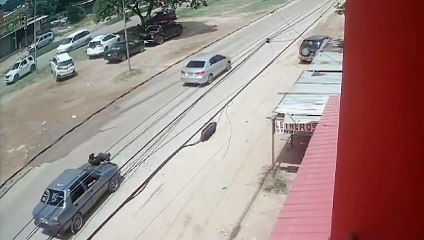 Video muestra altercado entre taxista y micreros que bloqueaban en el Plan Tres Mil