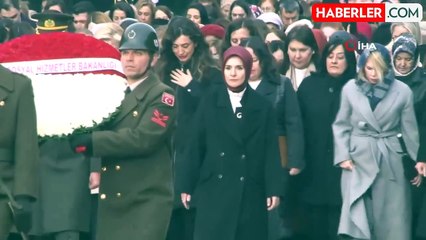 Bakan Göktaş, Kadınlarla Anıtkabir'i Ziyaret Etti