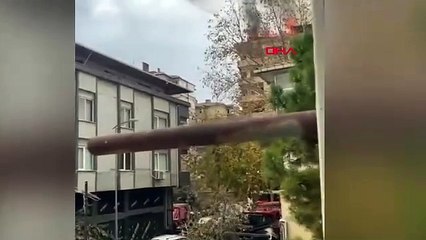 İstanbul - Ataşehir'de 8 katlı binanın çatısı alev alev yandı