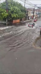 Canal na Barra do Ceará transborda após chuvas desta quarta-feira, 4