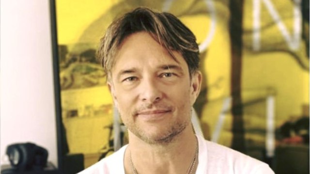 GALA VIDEO - David Hallyday : son fils Cameron Smet n’oublie pas Johnny, un tendre et magnifique cliché souvenir à l’appui