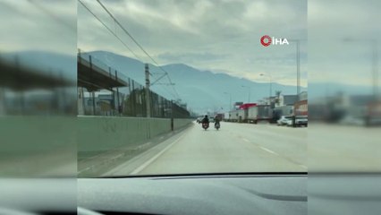 2 motosikletlinin tehlikeli yolculuğu