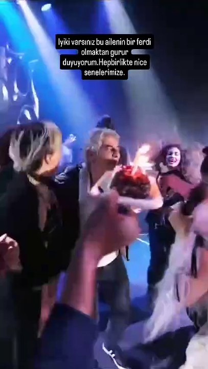 Ünlü şarkıcıların çalışma arkadaşı hayatını kaybetti: 'Dün gece sahnede hep birlikteydik'