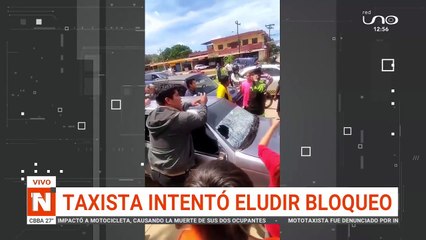 Taxista intentó eludir bloqueo arrastro a un micrero en la Luján