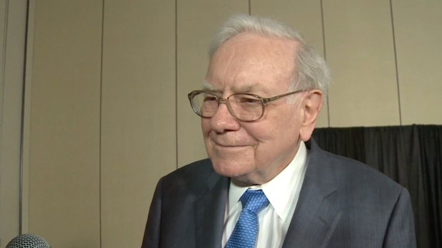 Warren Buffett's secret to hiring the best managers