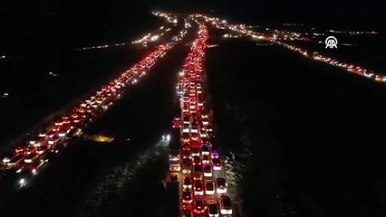 Suriyeliler akın akın Şam'a gidiyor