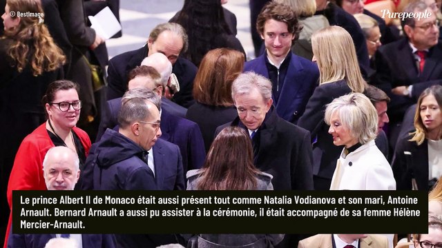 Salma Hayek se distingue à Notre-Dame avec son puissant mari français, mais il s'est fait littéralement doubler