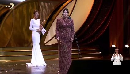 Yasemin Sakallıoğlu hem ödülünü aldı hem de kahkaha tufanı estirdi