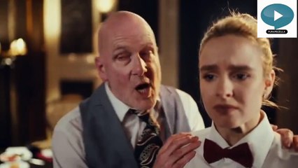 La mujer es despedida por no atender a su cliente drama en latino