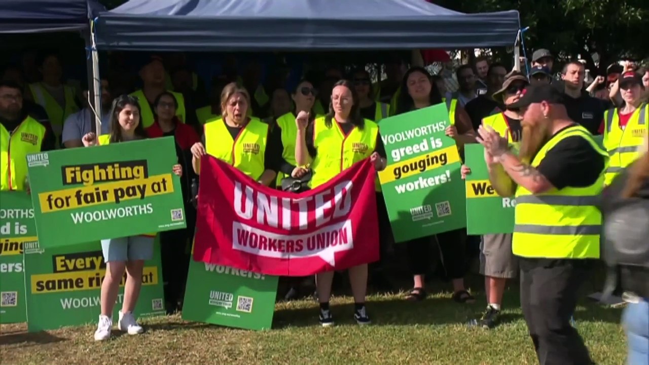 As Woolworths faces Christmas with empty shelves, it is asking Fair Work to order its staff back onto the job