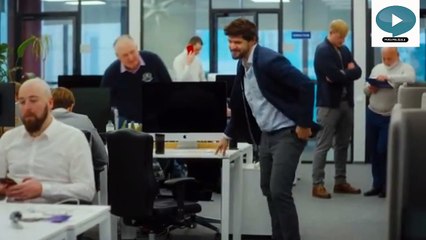 Mujer reta a sus colegas drama en latino