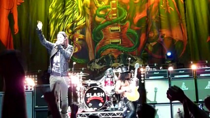 Slash and Myles Kennedy - Paradise City