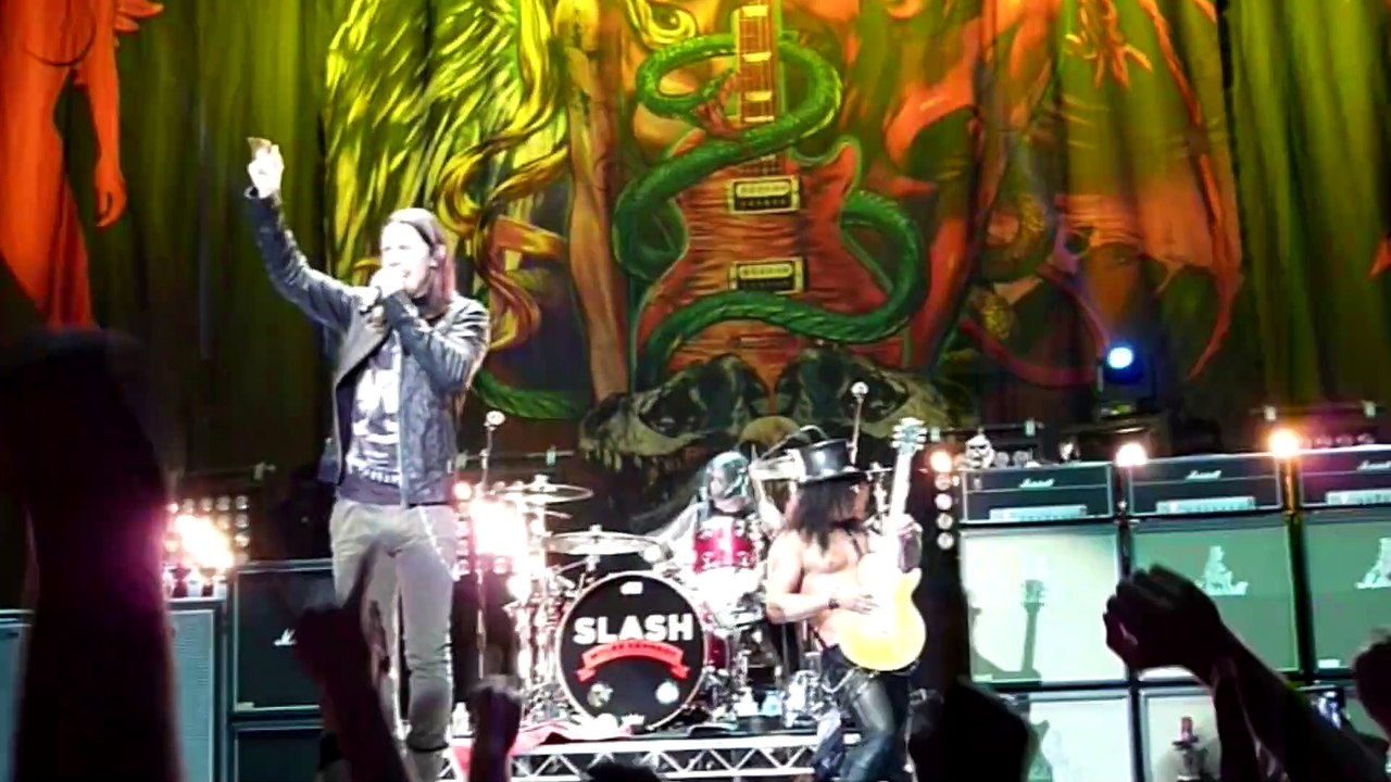 Slash and Myles Kennedy - Paradise City