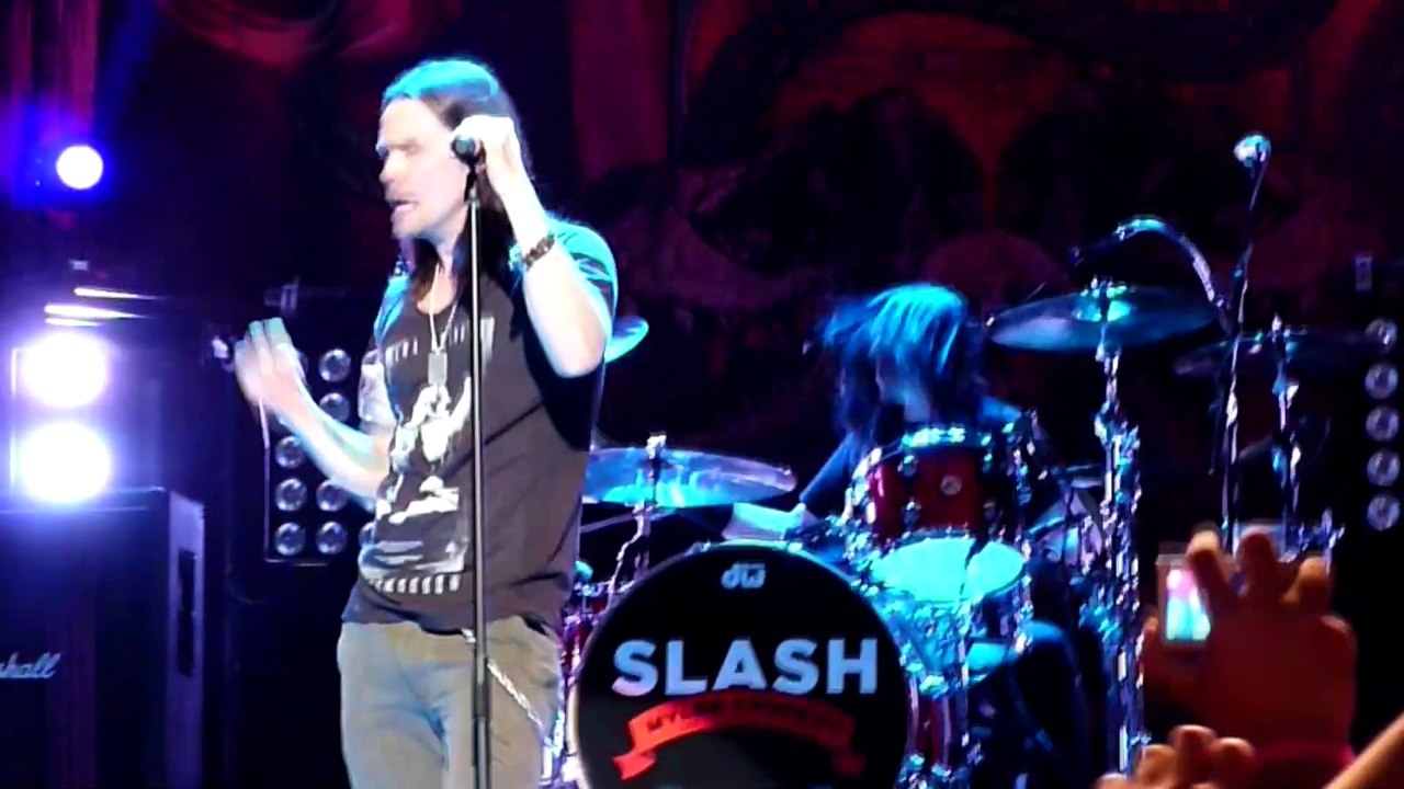 Slash and Myles Kennedy - Beggars and Hangers On