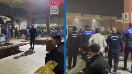 Ayran tezgahına el konulunca yılanlarını zabıtanın üstüne saldı