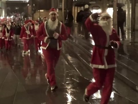 Aktion gegen Krebs: 3.000 Weihnachtsmänner joggen durch London