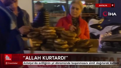 Antalya'da evliliğinin yıl dönümünde boşanmasını simit dağıtarak kutladı