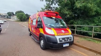 Homem é jogado dentro de riacho na Rua Potiguaras no Santa Cruz