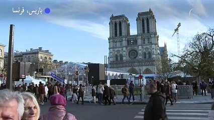 توافد الناس إلى كاتدرائية نوتردام عشية إعادة افتتاحها