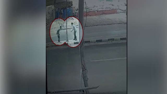 सड़क पर मजाक करना पड़ा भारी, कैम्पर की चपेट से युवक घायल