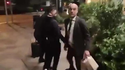 Guardiola a muso duro con un tifoso! Pep reagisce così a una provocazione