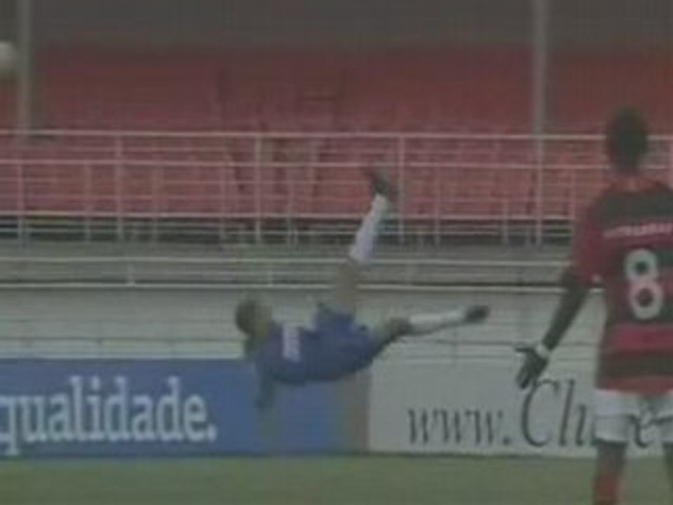 but contre son camp enorme!!bicyclette!