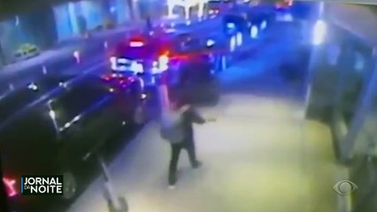 Polícia de NY divulga imagens de atirador que matou CEO