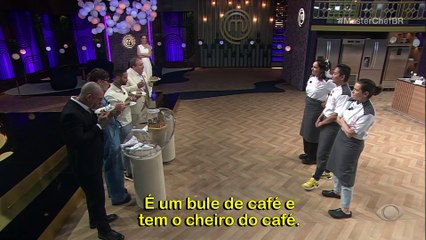 Jacquin sofre ao cortar bolo em forma de bule de café: “Dor no coração”