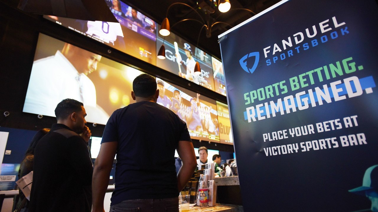 Sports Betting Surge: DraftKings and FanDuel Lead with Parlays