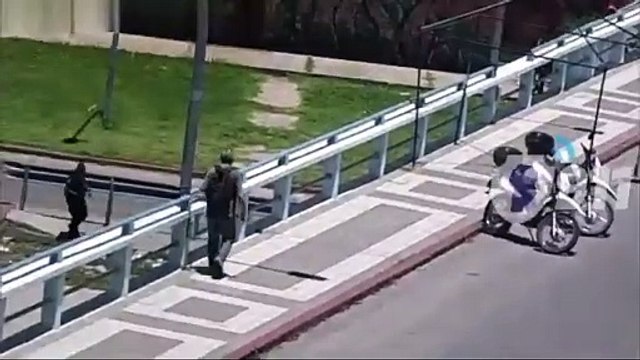 Córdoba: una mujer fue rescatada de la creciente del rio Suquia por un hombre en situación de calle.