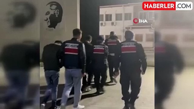 Kuşadası'nda Düzensiz Göçmen Operasyonu: 23 Göçmen ve 3 Organizatör Yakalandı