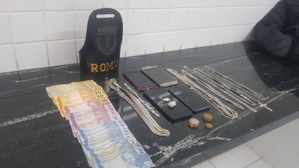 Dupla é abordada com crack e dinheiro na Rua Osvaldo Cruz em Cascavel