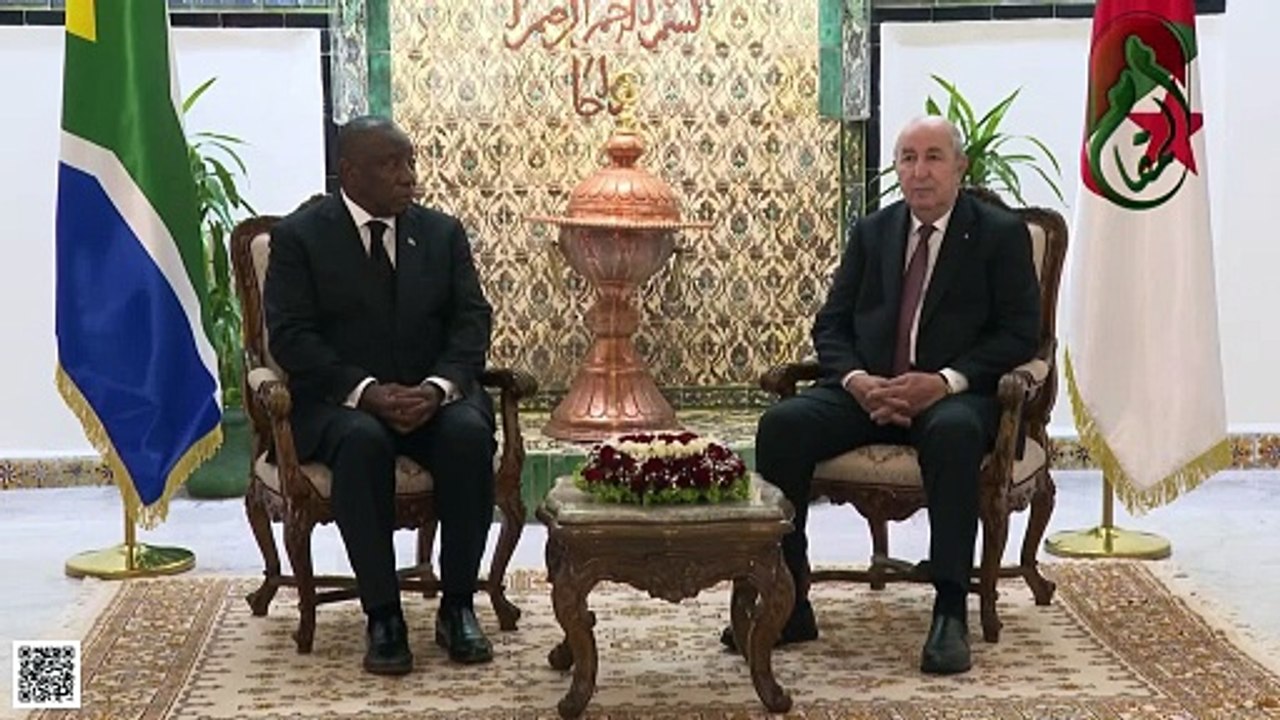 إسداء وسام من مصف الاستحقاق الوطني برتبة أثير لرئيس جمهورية جنوب إفريقيا سيريل رامافوزا