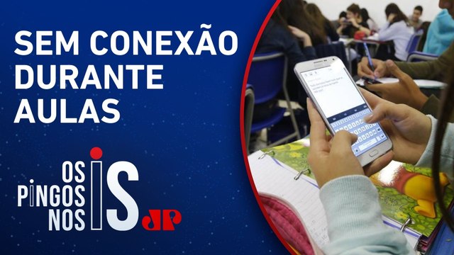 Tarcísio sanciona lei que proíbe uso de celulares em escolas públicas e particulares de SP