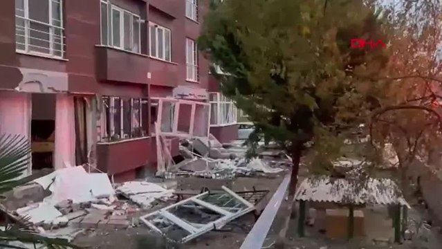 Beylikdüzü'nde, 14 katlı binanın giriş katındaki dairede patlama