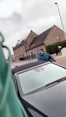 Ce cycliste en colère se prend un bon retour de karma