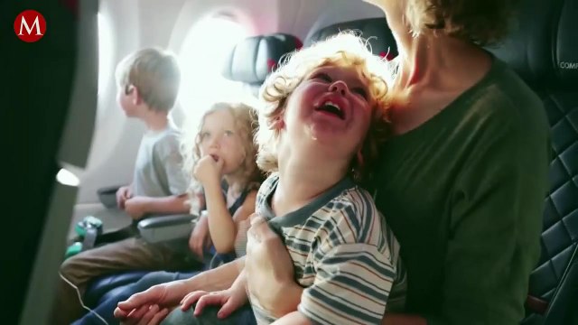Madre graba a pasajera que se niega a ceder asiento a su hijo durante un vuelo