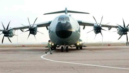 ビデオ: カザフスタン空軍が初のエアバスA400Mを受領