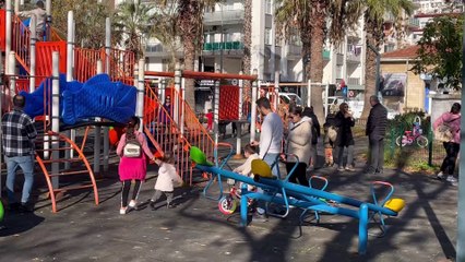 Güneşi gören sokağa koştu