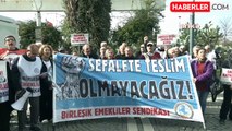 İzmir'de Emekliler İktidarı Protesto Etti