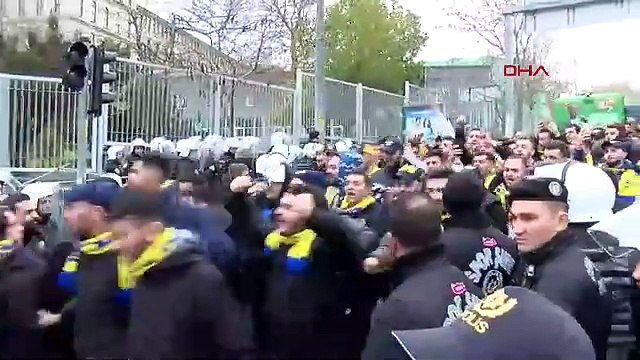Fenerbahçeli taraftarlar derbinin oynanacağı stada ulaştı