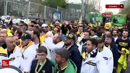 Fenerbahçe taraftarı stadyuma geldi