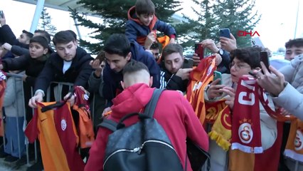 Galatasaray Sivas'ta; taraftar az kalsın Osimhen'i sakatlıyordu