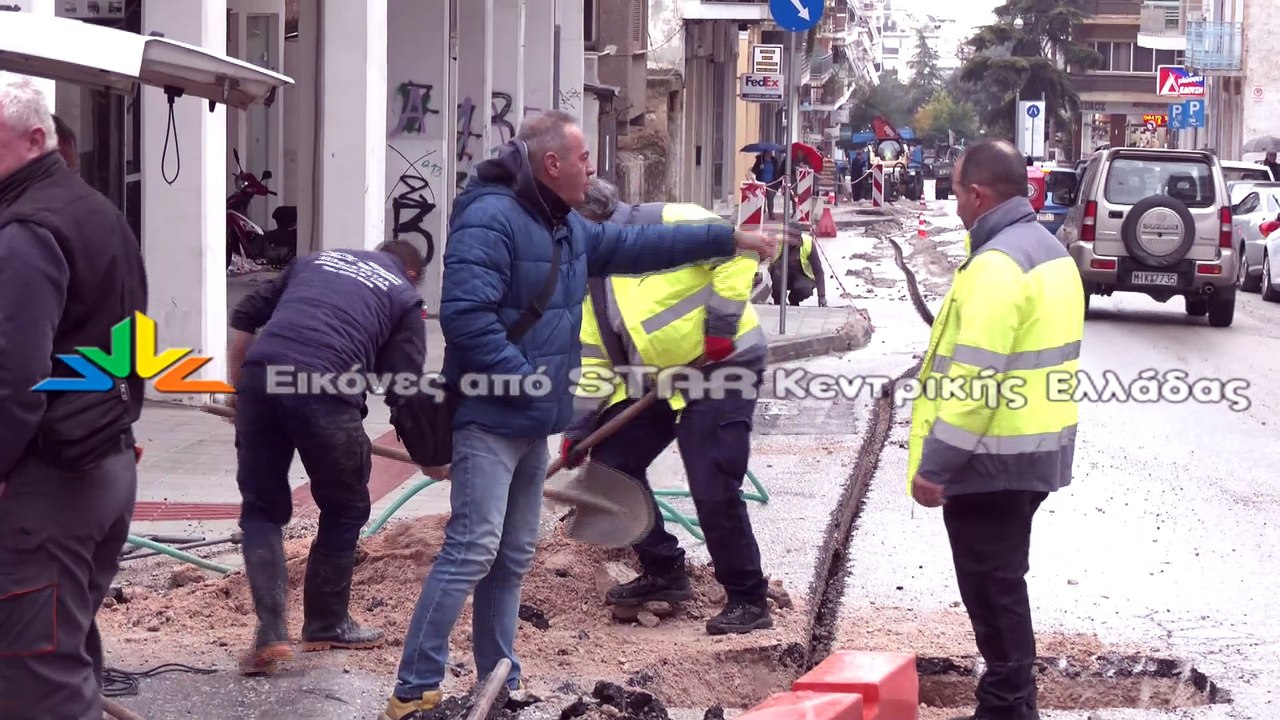 Μεγάλη αναστάτωση στο κέντρο της Λαμίας- Έσπασε αγωγός της ΔΕΥΑΛ