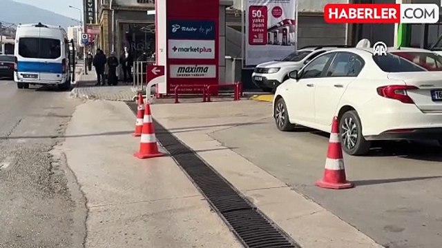 Bursa'da trafik kazası: Polis memuru ağır yaralandı