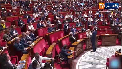 فرنسا : الغموض يخيم على المشهد السياسي بعد الإطاحة بالحكومة..ماكرون في حالة تخبط