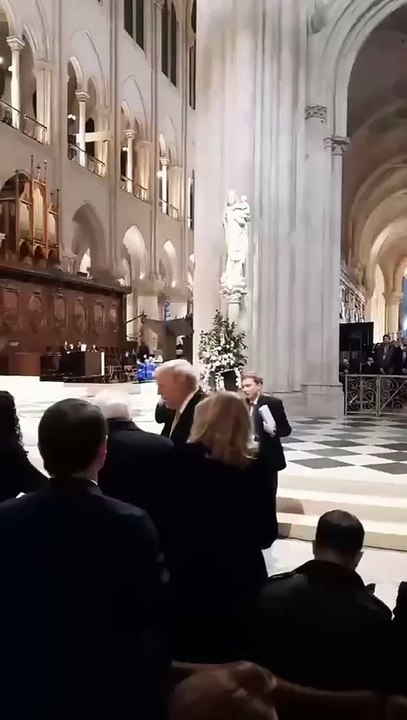 Dalin pamje nga duarshtrëngimi Osmani -Trump në Paris