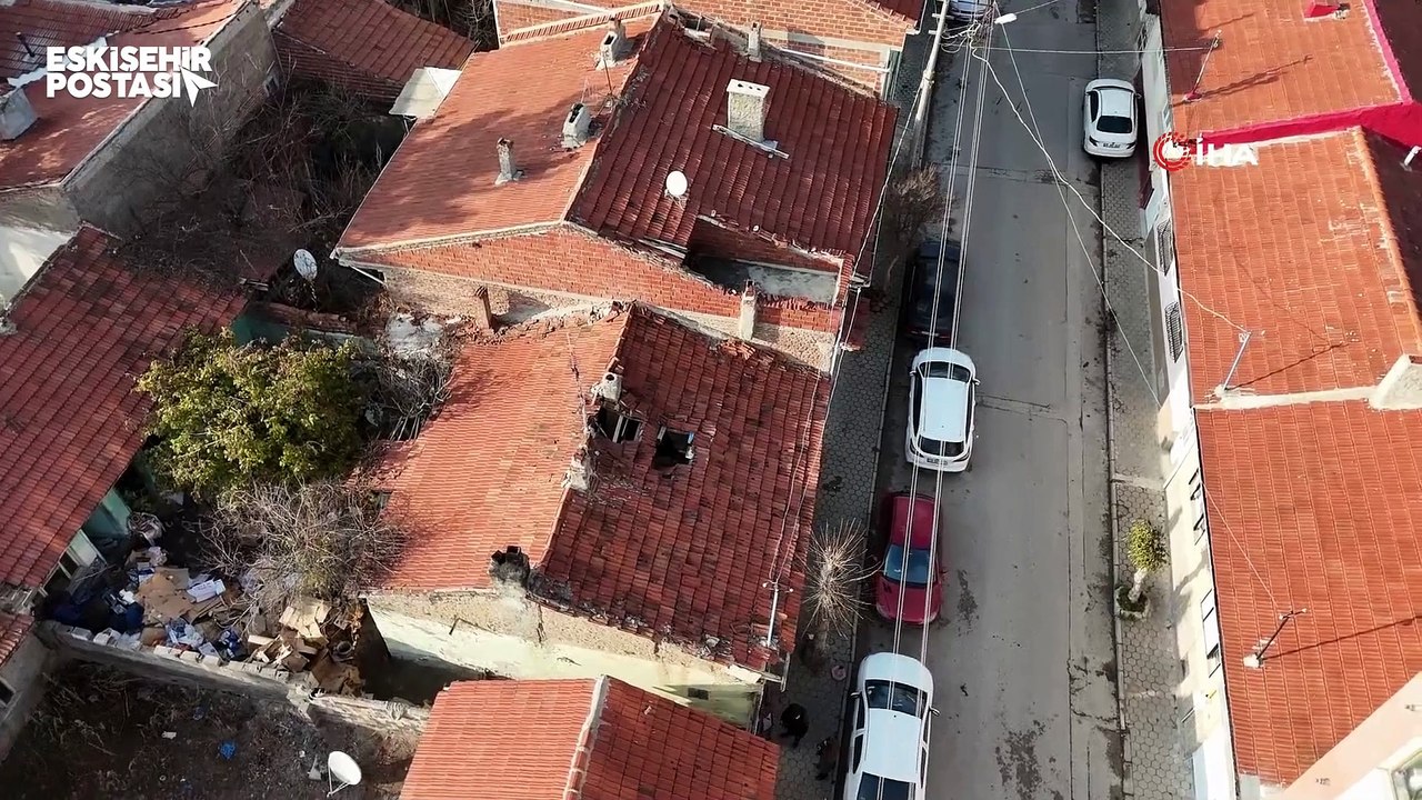 Almanya'dan yıllar önce Eskişehir'e yerleşen ailenin yıkık çatı altında yaşam savaşı