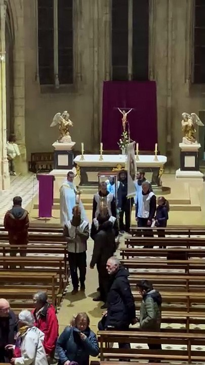 Depart Procession interieur eglise