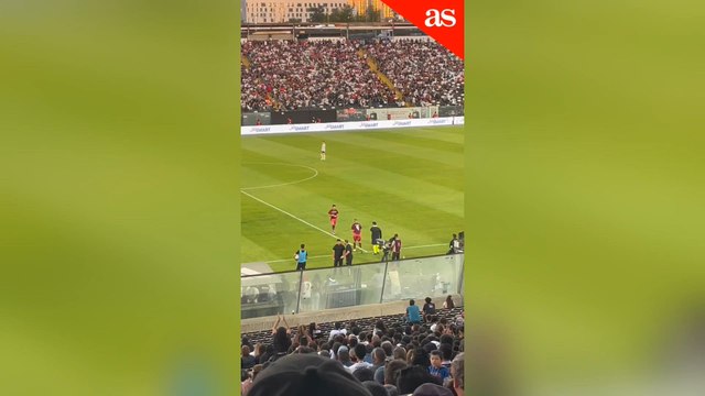 Marcelo Salas se va de la cancha después de anotarle un gol a Colo Colo y esto ocurre